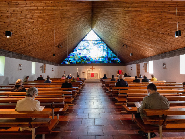 Kirche mit Abstand